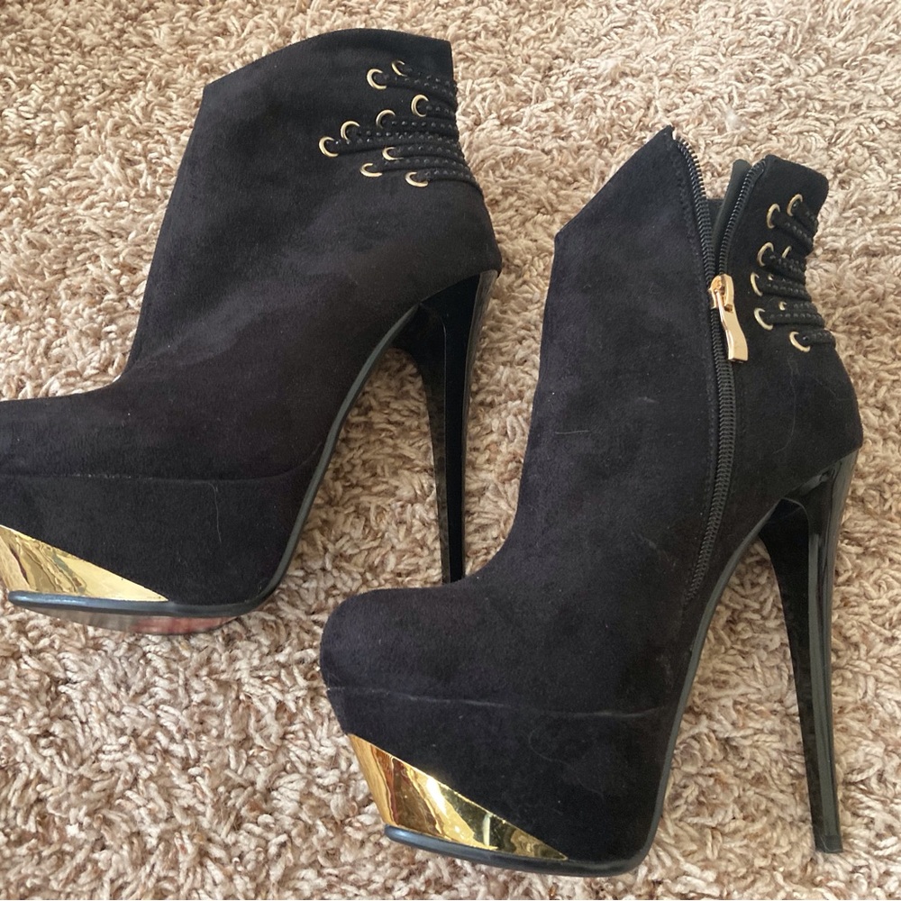 Womens stiletto heeled black suede boots